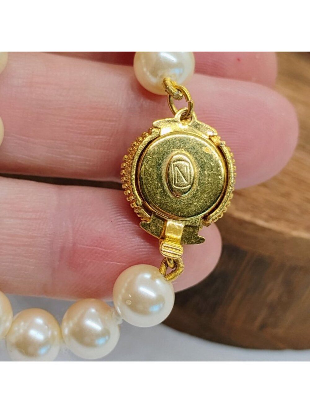 Vtg 80's Nordstrom Hand Knotted Faux Pearl Bracelet Size 6 1/2 Fancy Gold Clasp - Picture 5 of 6